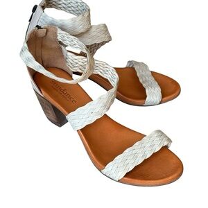 Sundance Leather Woven Back Zip Chunky Heel Sandals Size 40 9.5 Gray Beige
